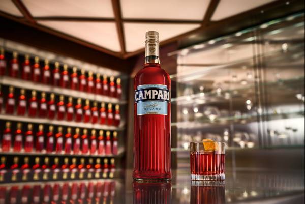 Campari pays homage to Milano  through the launch of the iconic new bottle inspired by its home